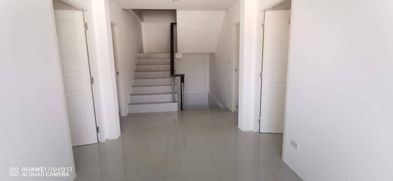 Sure Guesthouse Kamala Beach Esterno foto