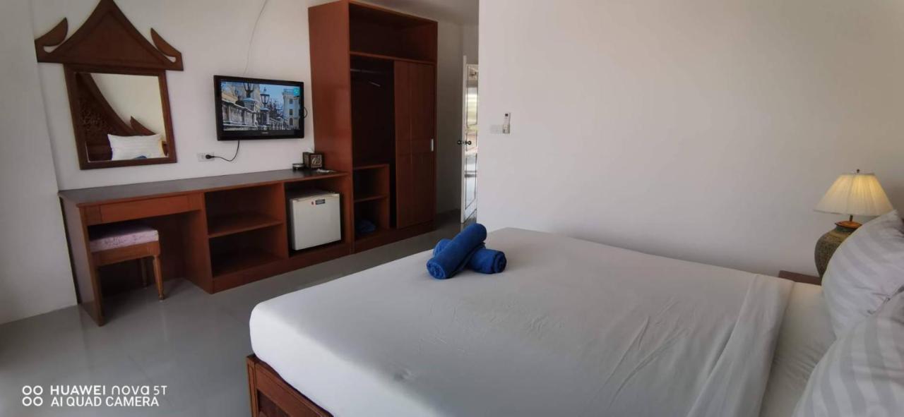 Sure Guesthouse Kamala Beach Esterno foto