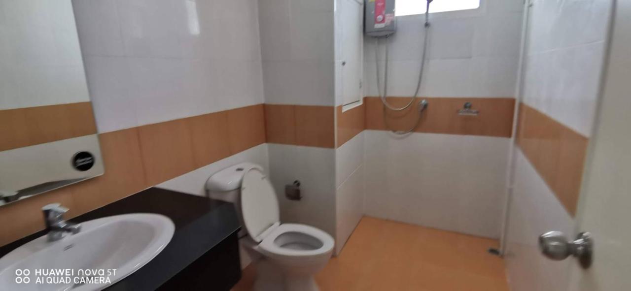Sure Guesthouse Kamala Beach Esterno foto