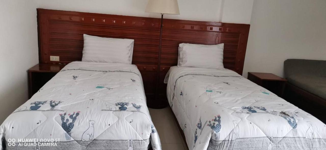 Sure Guesthouse Kamala Beach Esterno foto