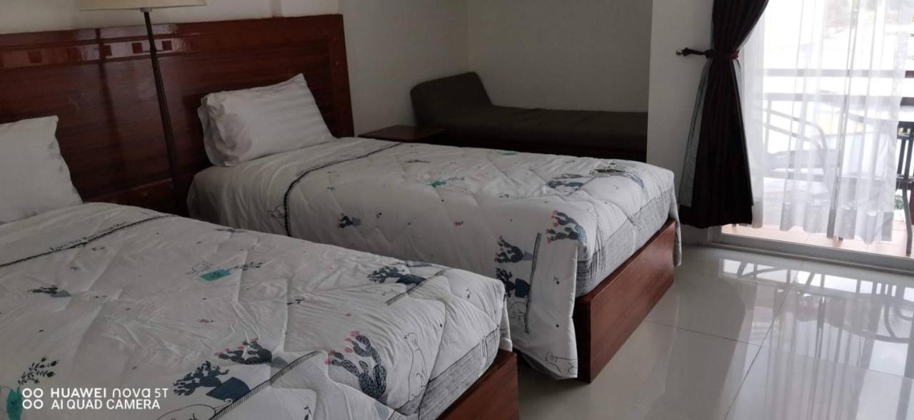 Sure Guesthouse Kamala Beach Esterno foto