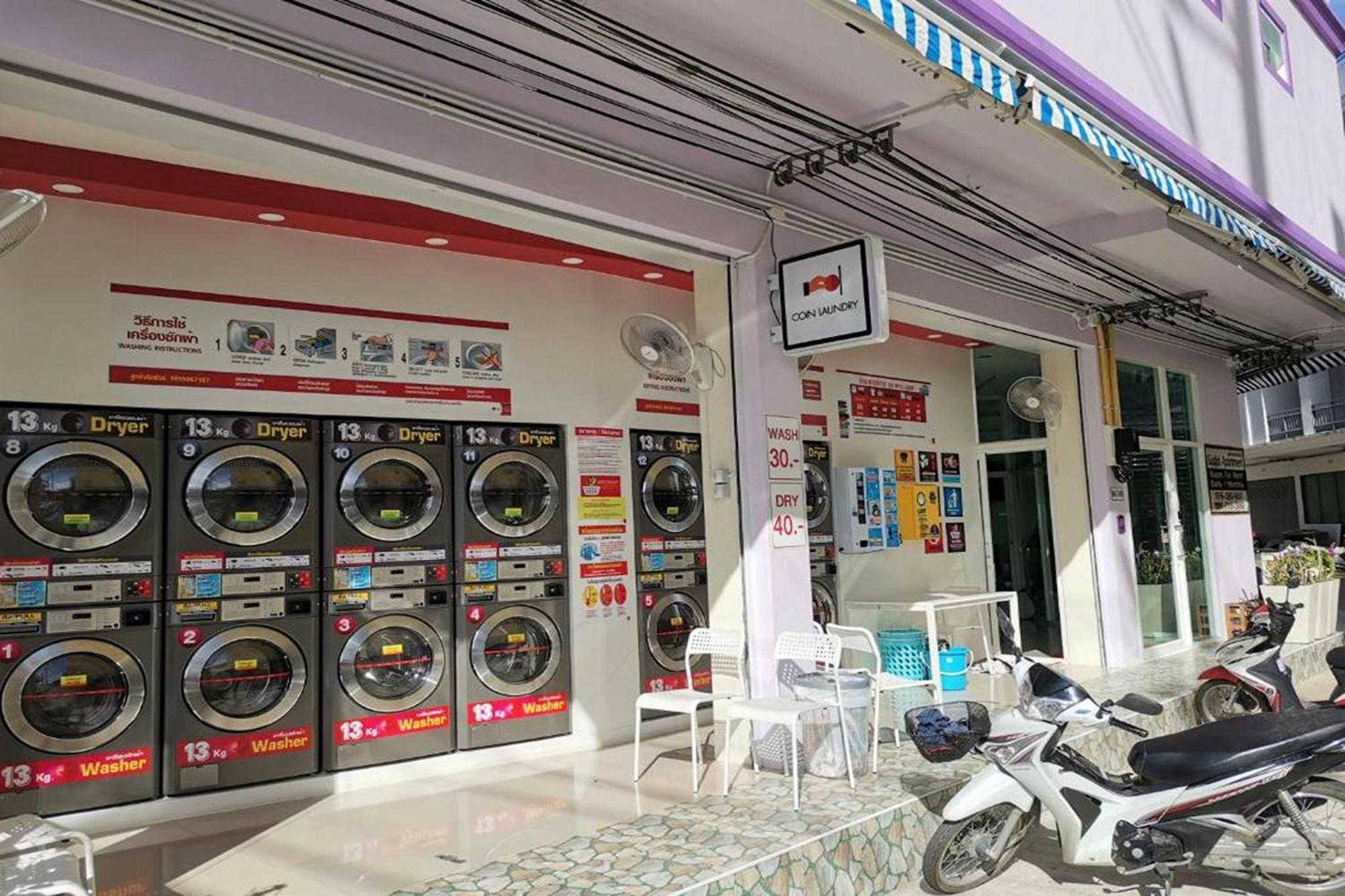 Sure Guesthouse Kamala Beach Esterno foto